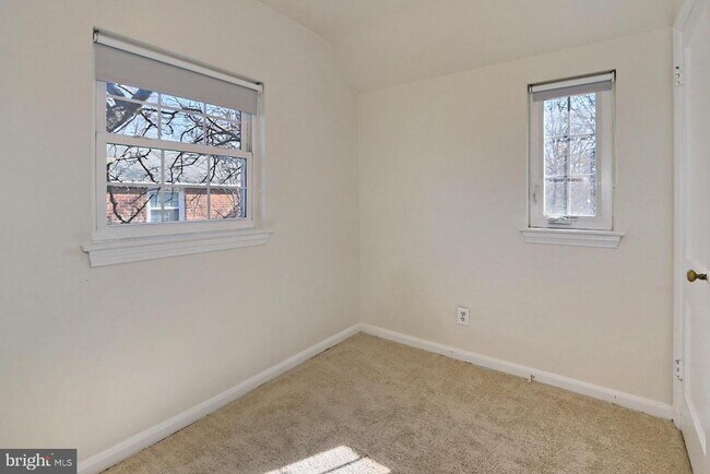 Building Photo - 5016 N Carlin Springs Rd
