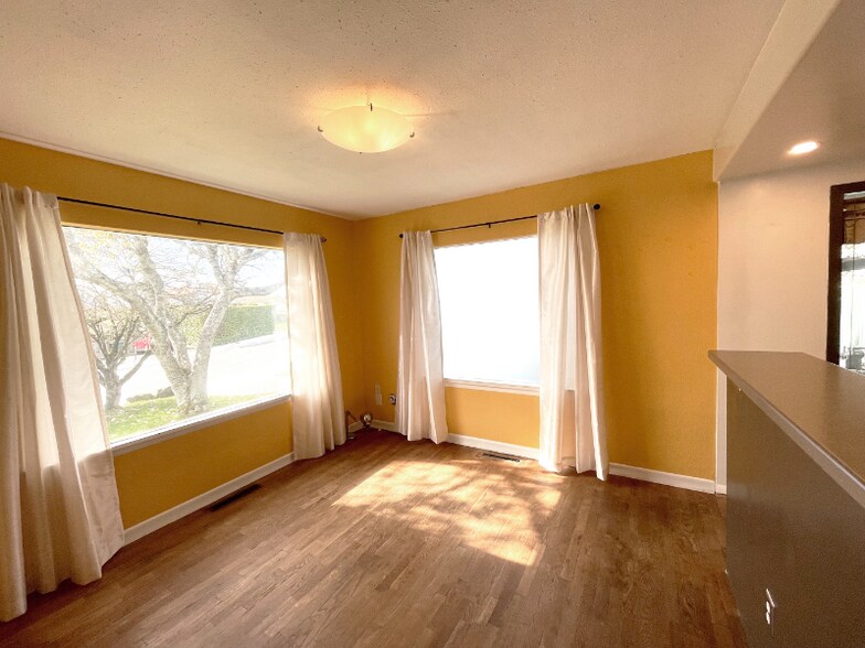 Building Photo - 1616 Perry Ave