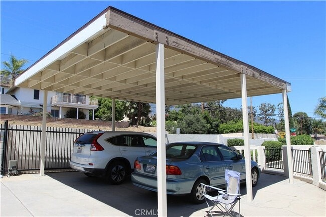 Building Photo - 2495 Vista Dr
