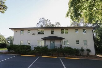 Building Photo - 2853 Belvedere Ln