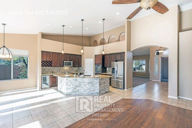 Building Photo - 4907 E Fernwood Ct