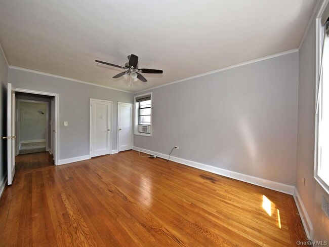 Building Photo - 325 Larchmont Acres