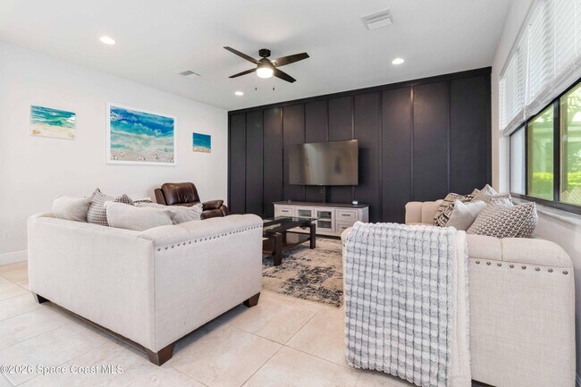 Building Photo - 8212 Paragrass Ave