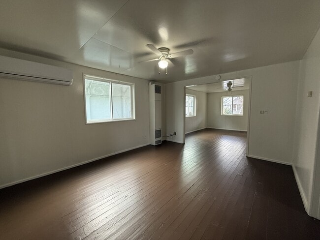 Building Photo - 328 SE Lane Ave