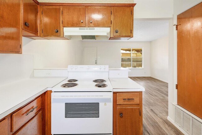 Building Photo - 509 Cedar Dr