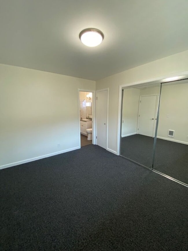 Building Photo - Upstairs beautifully renovated 1 bedroom 1 bath in the Monterey Sunbelt