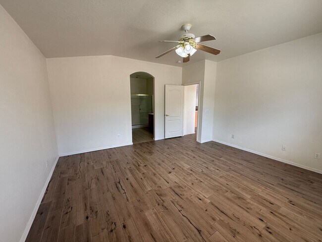 Building Photo - 2 Bedroom 2 Bath in Gated Community in Amante at Verde Fanta Fe Contact Property Pros 928-634-7710