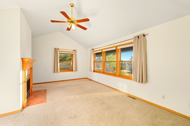 Building Photo - Peaceful Country 4 Bed, 3 Bath Home in Eli...