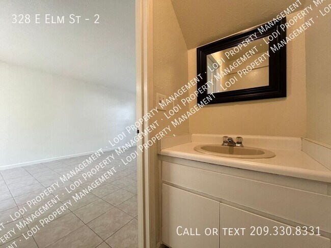 Building Photo - 328 E Elm St