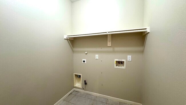 Building Photo - 8923 Willow Wind Ln