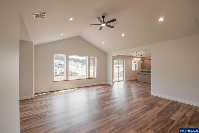 Building Photo - 4 Bedroom 2 Bath House