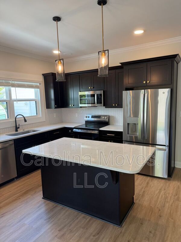 Building Photo - 50 Hutchins St