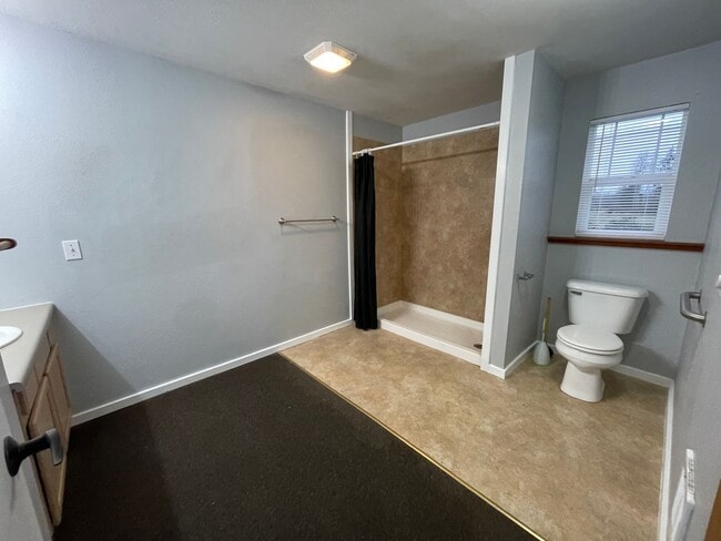 Building Photo - Farmhouse Style home