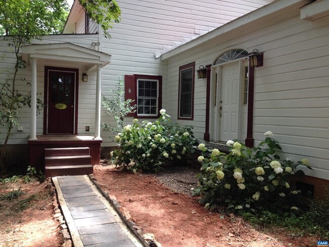 Building Photo - 954 Old Lynchburg Rd