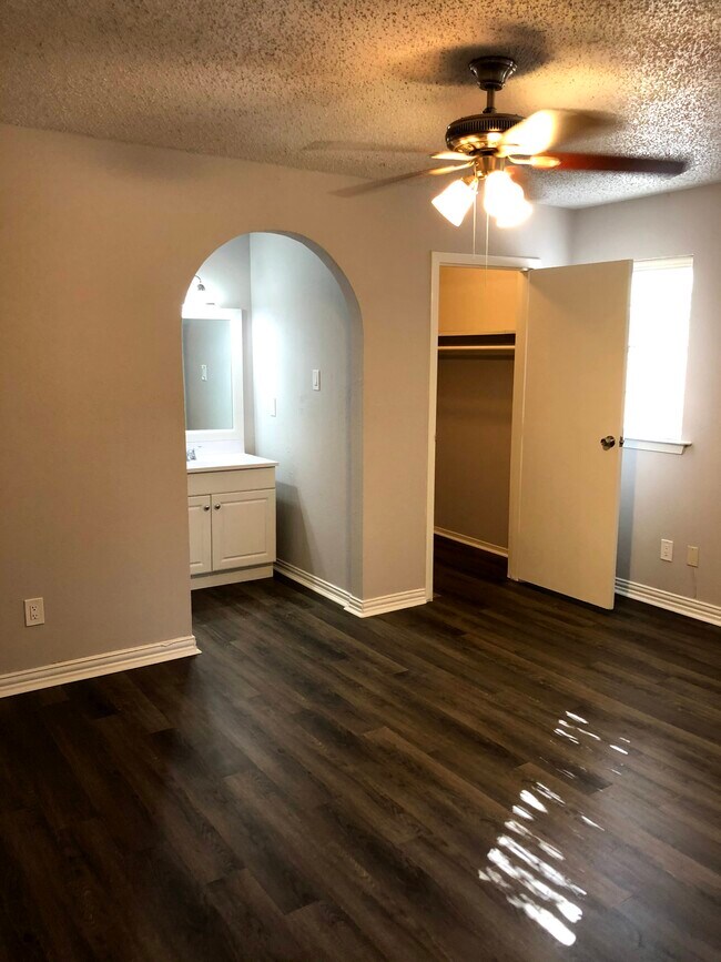 Building Photo - 1741 Crystal Way