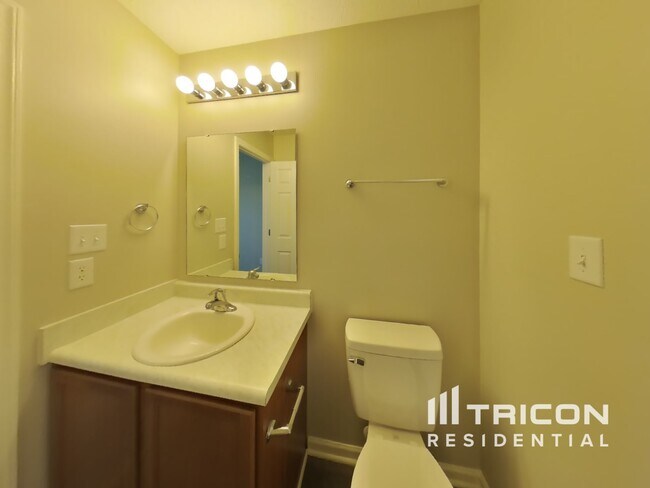 Building Photo - 1618 Huntzinger Blvd