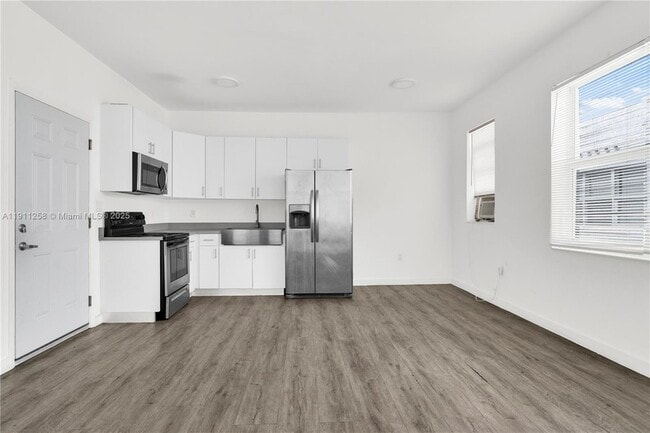 Building Photo - 402 NW 12th Ave