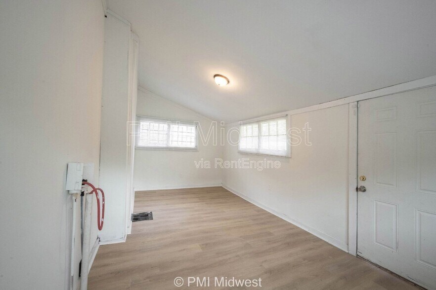 Building Photo - 1331 W 34th St