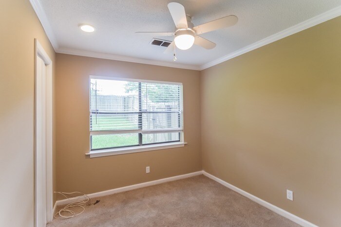 Building Photo - 6709 Woodglen Ct
