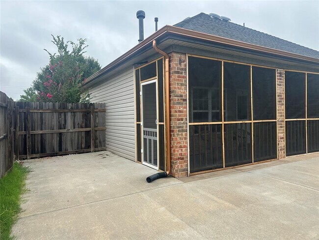Building Photo - 7013 Eagles Landing