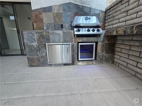 Building Photo - 945 Vegas Valley Dr