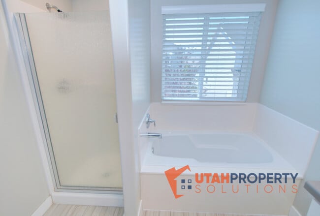 Building Photo - 4963 W Sarasota Ln