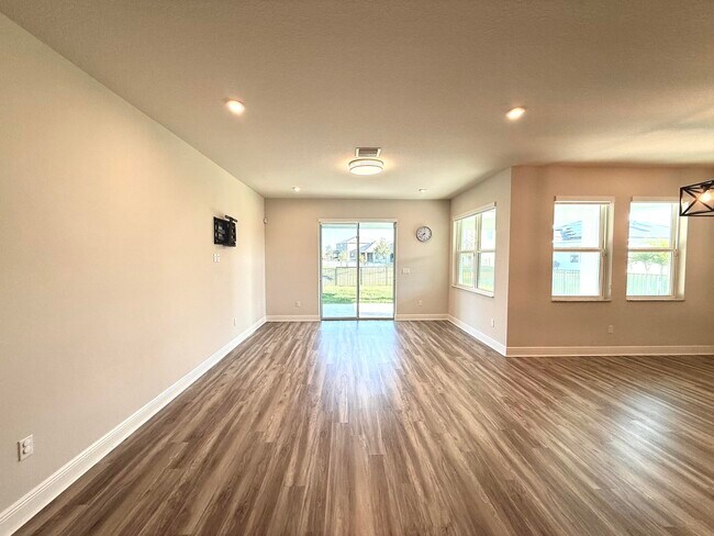 Building Photo - 10819 Pacini Wy