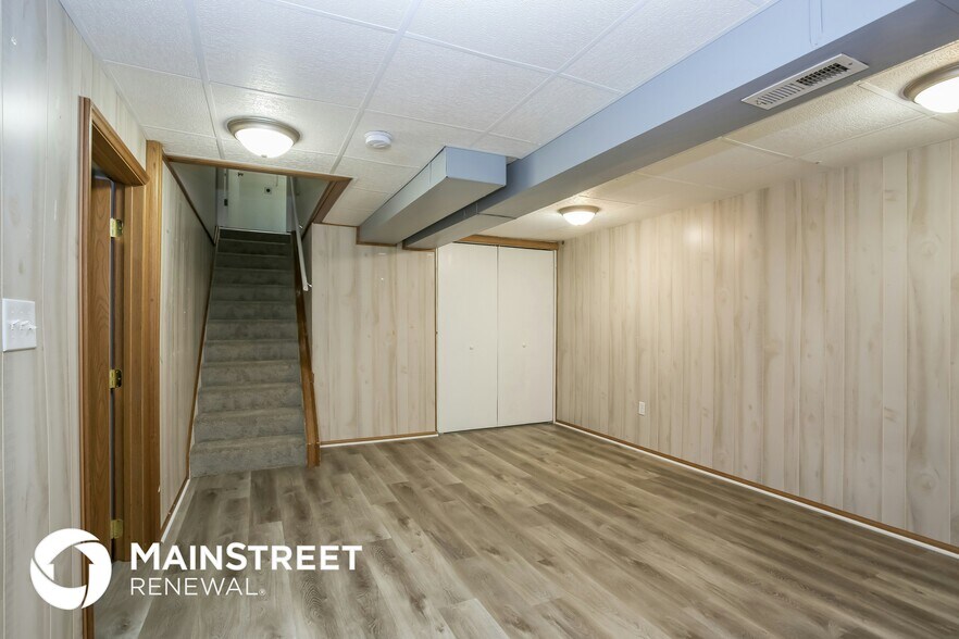 Building Photo - 1386 Hackworth St