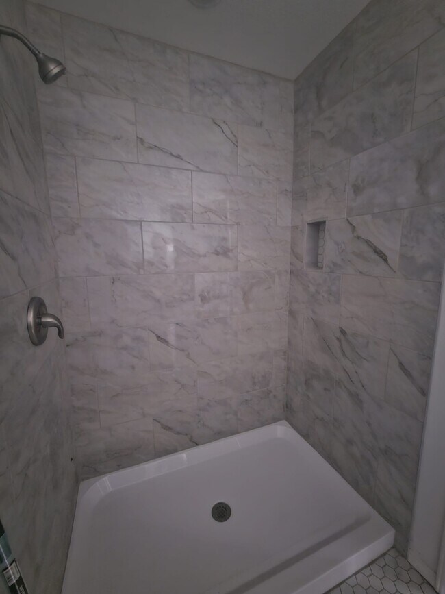 Building Photo - 923 McIlvaine