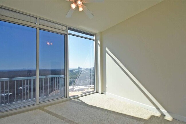 Building Photo - 3300 Windy Ridge Pkwy SE