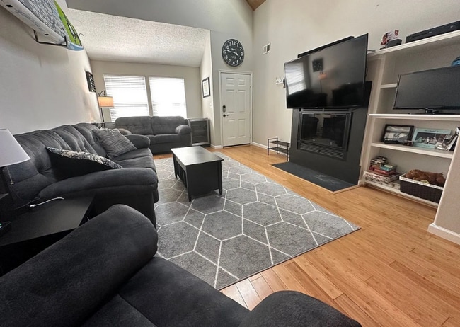 Building Photo - 5057 Gatehouse Way
