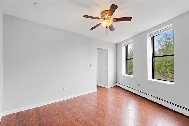 Building Photo - 787 Summit Ave