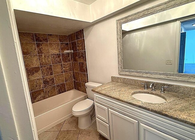 Building Photo - 2709 Sunbury St