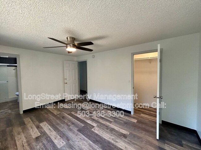 Building Photo - 794 SW Orchard Pl