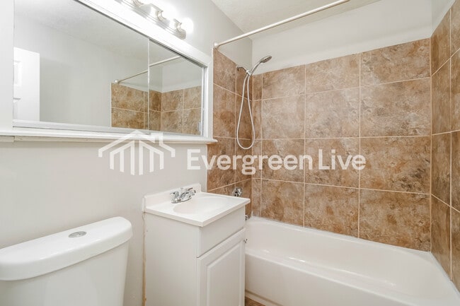 Building Photo - 6806 E 114th Terrace