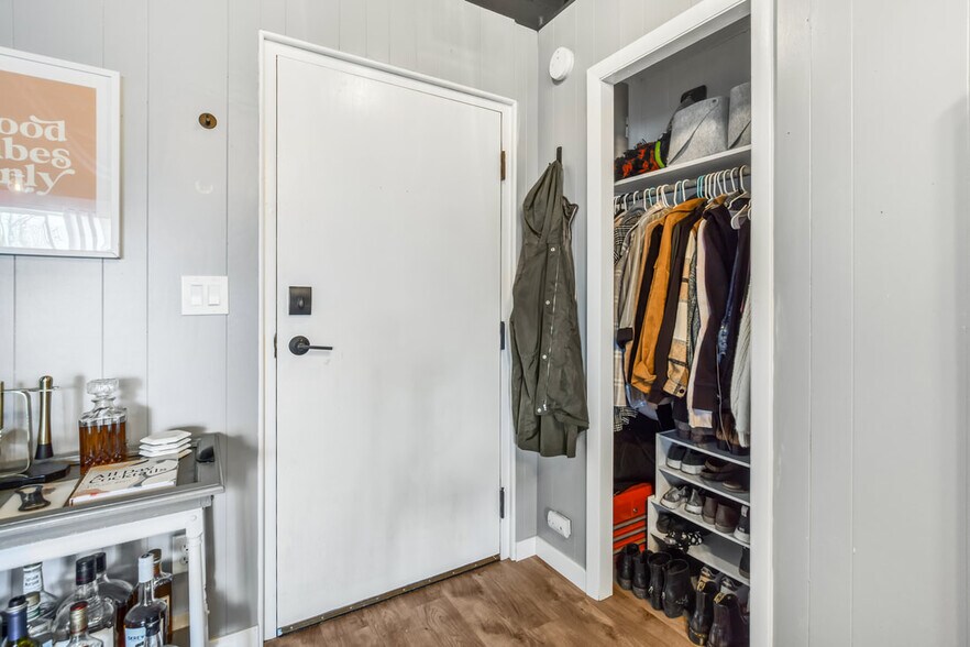 Building Photo - 2437 Atwood Ave