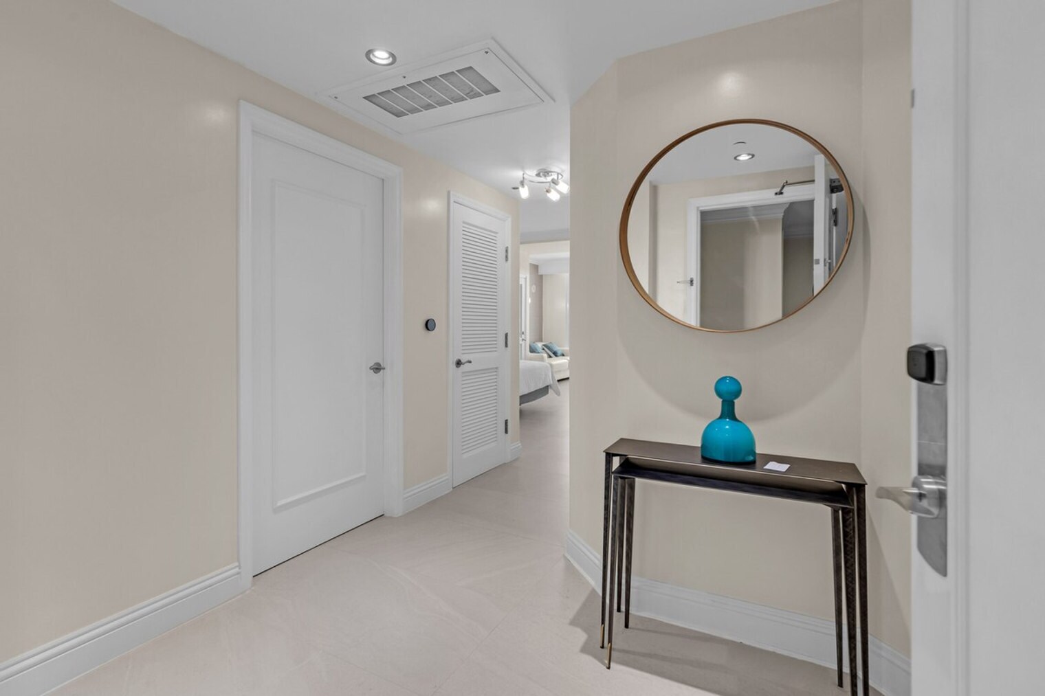 Building Photo - 4385 Collins Ave