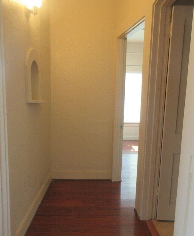Building Photo - 257 S Shasta St