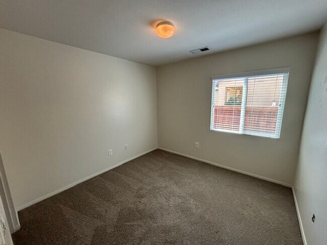 Building Photo - 1085 SPUD Moreno St