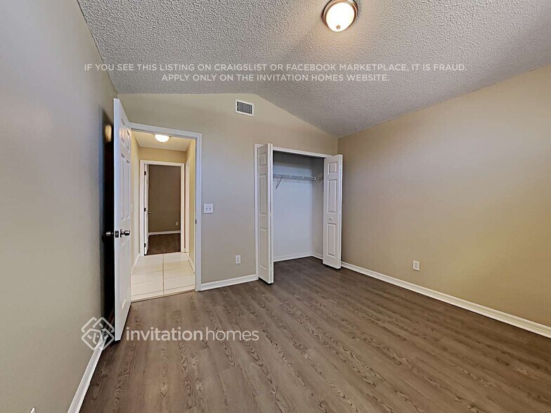 Building Photo - 2920 Pebble Creek St
