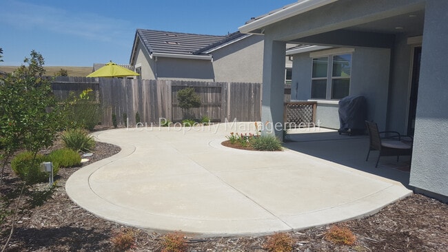 Building Photo - 5074 Sycamore Canyon Dr