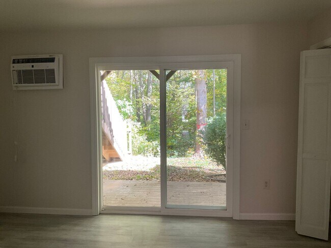 Building Photo - Lovely remodeled 1 bedroom Condo