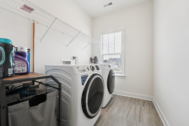 Building Photo - 200 Cloud Berry Ln