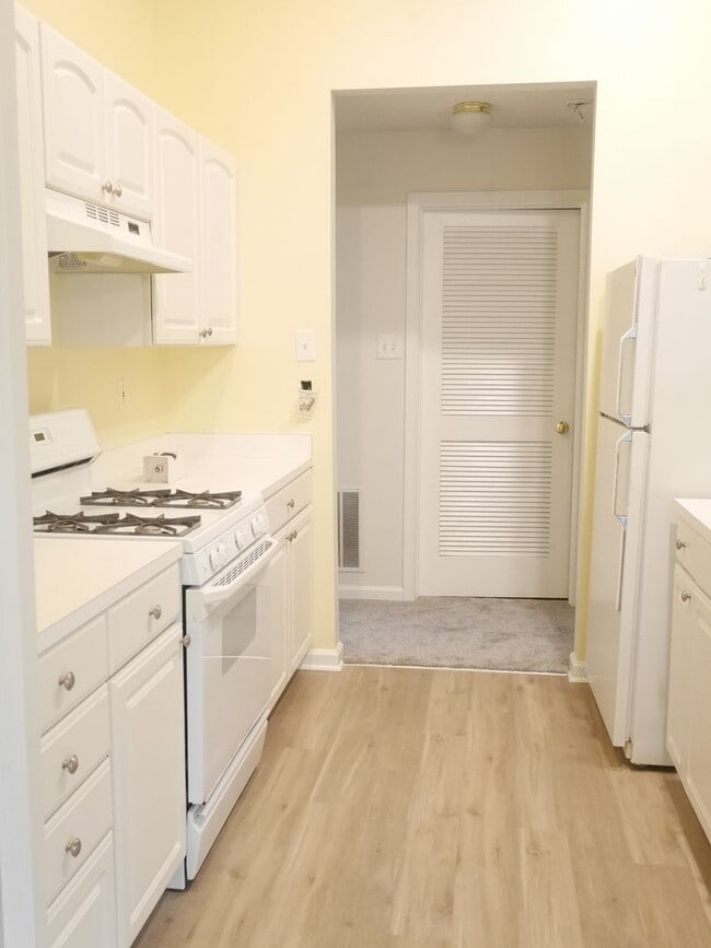 Building Photo - Spacious 2 Bedroom Condominium in Owings M...