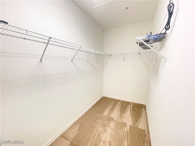 Building Photo - 1370 Mariposa Cir