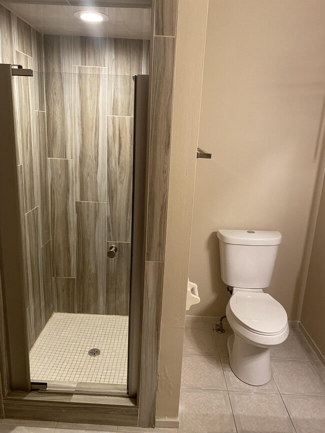 Building Photo - 18105 Milwaukee Ave