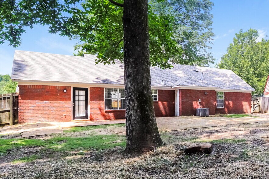 Building Photo - 5930 Garden Ridge Dr