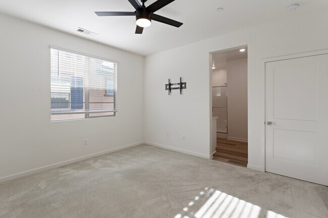 Building Photo - 839 Cranberry Way