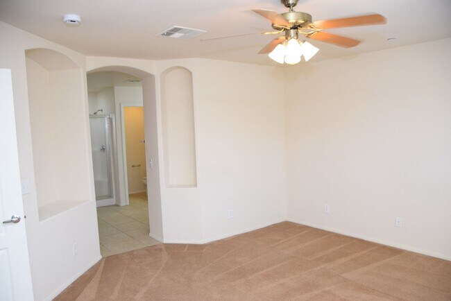 Building Photo - HENDERSON UPGRADED 4 BEDROOM HOME