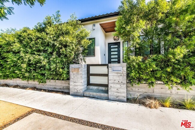 Building Photo - 5059 Hesperia Ave